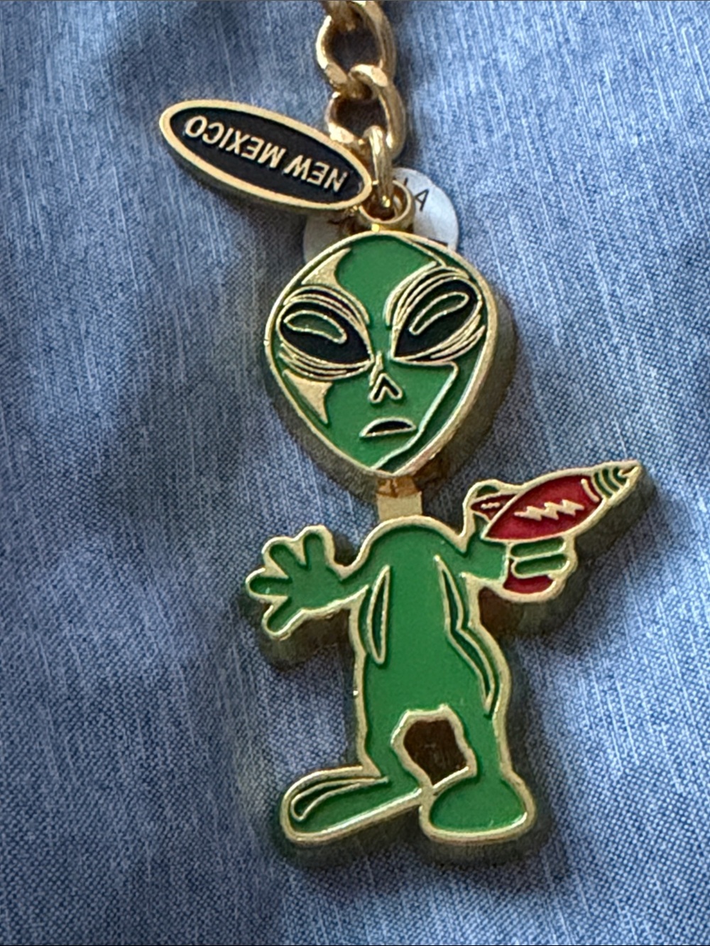 Alien Keychain with Red Ray Gun (New Mexico Tag) - Picture 2 of 4
